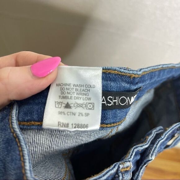 Fashion Nova Super High Rise Distressed Bermuda Shorts 26 - Picture 4 of 4